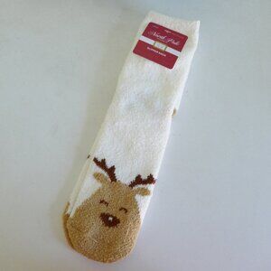 NWT cozy fuzzy plush reindeer novelty socks kids shoe size 11-4